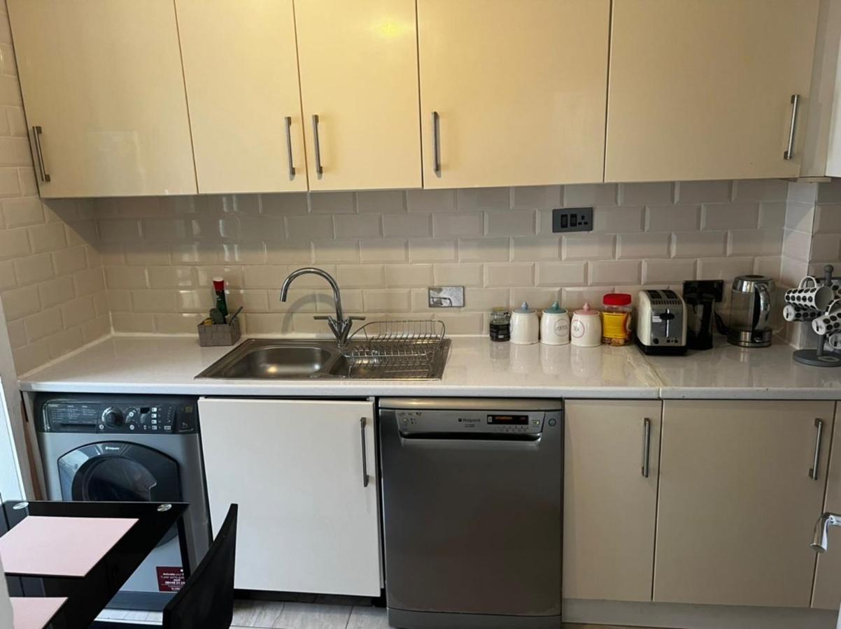 Cosy 2-Bedroom Flat In Finsbury Park, Modern, Convenient & Close To Central London! ภายนอก รูปภาพ