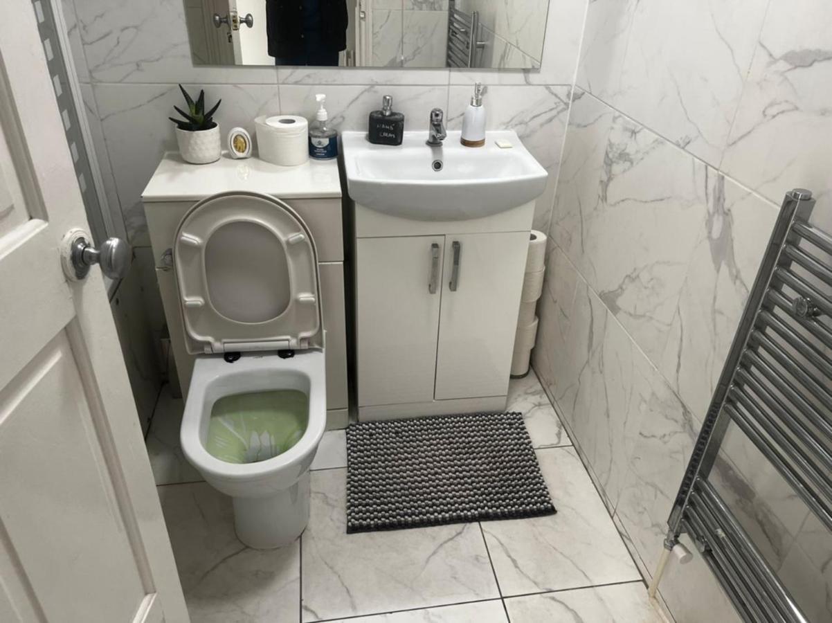 Cosy 2-Bedroom Flat In Finsbury Park, Modern, Convenient & Close To Central London! ภายนอก รูปภาพ
