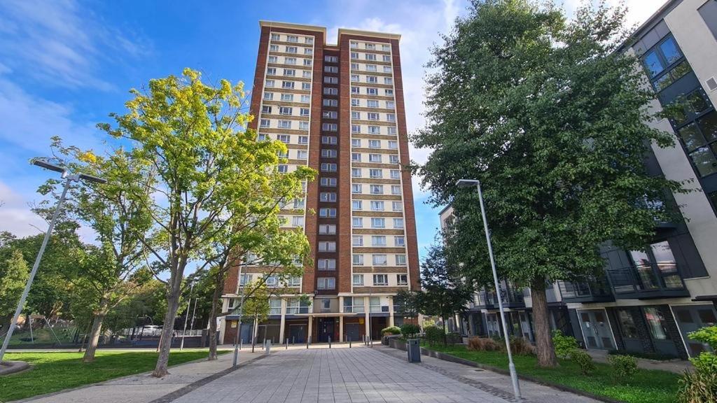 Cosy 2-Bedroom Flat In Finsbury Park, Modern, Convenient & Close To Central London! ภายนอก รูปภาพ